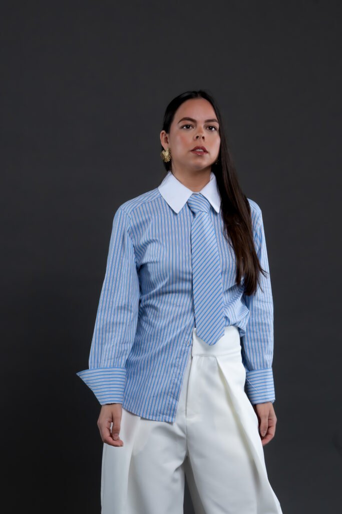 Camisa con corbata