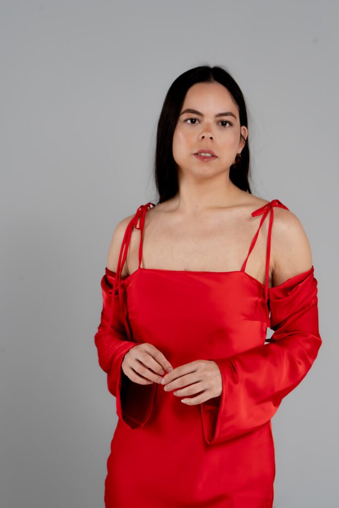 vestido rojo satinado